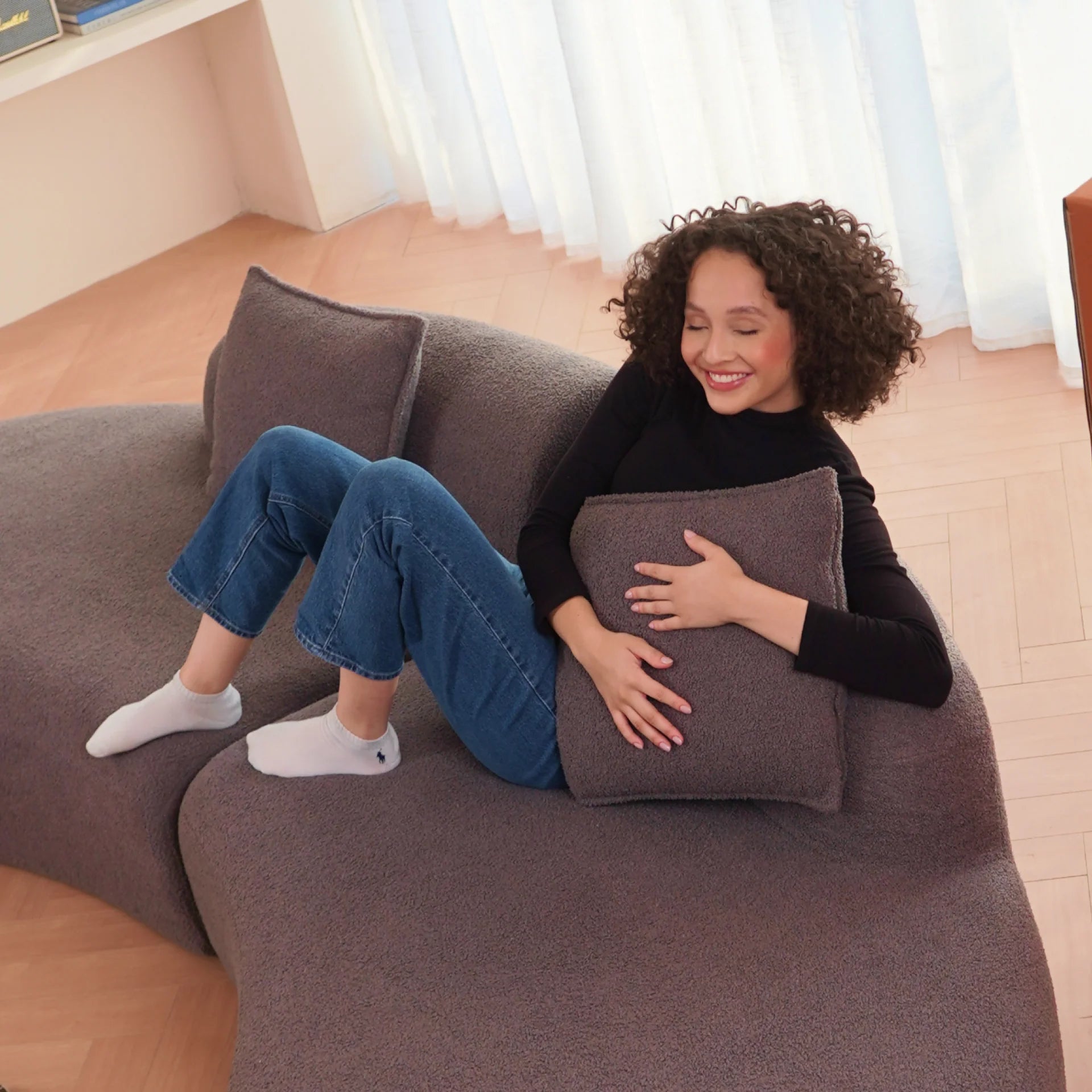 Sofá na Caixa Avalon em Boucle - Cinza