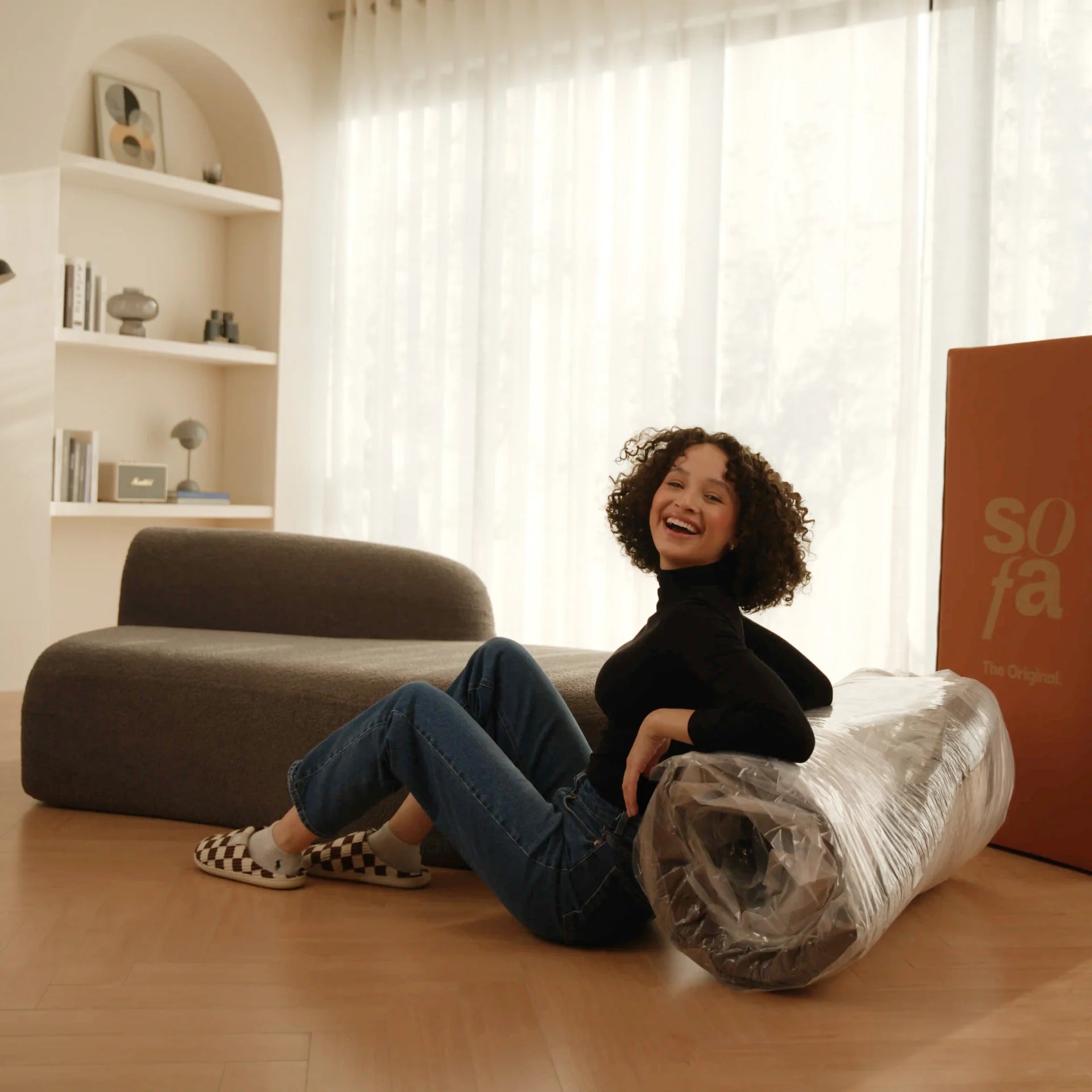 Sofá na Caixa Avalon em Boucle - Cinza