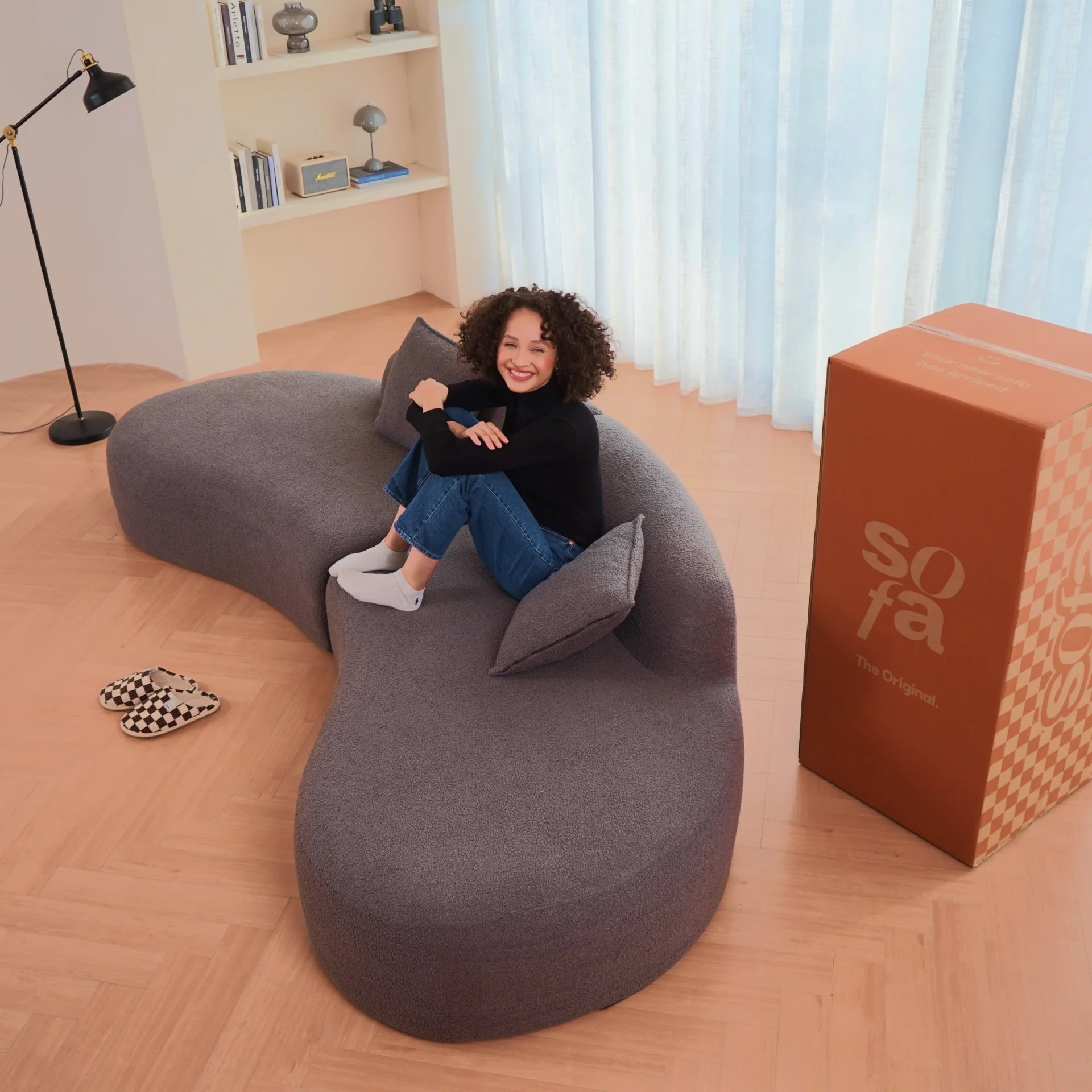 Sofá na Caixa Avalon em Boucle - Cinza